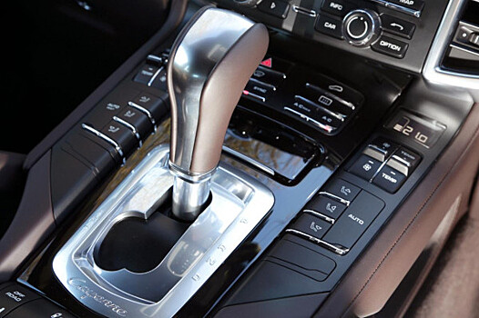 Продажи легковых машин с автоматической коробкой передач в РФ выросли в январе-июне на 12% - до 360 тыс.