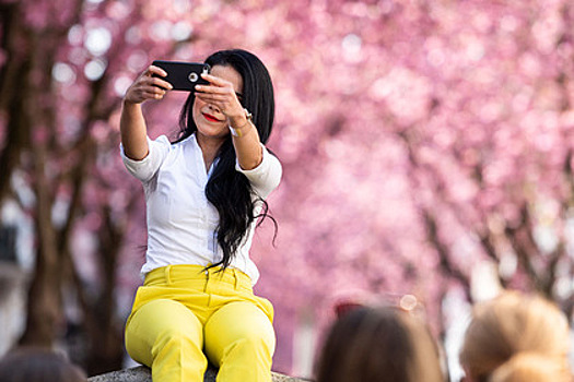 Доказано разрушительное воздействие селфи на лицо
