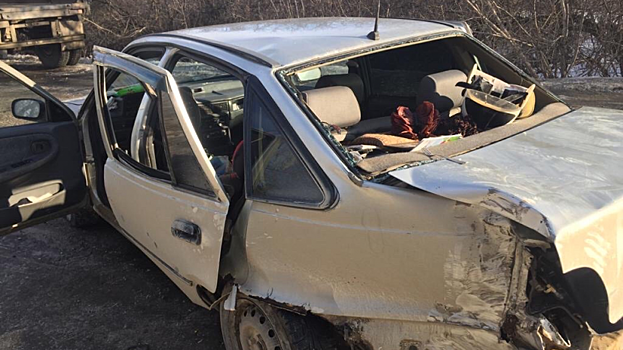 В результате аварии с большегрузом под Вольском пострадали три пассажира