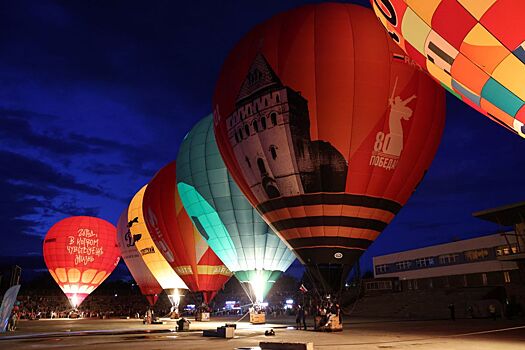 Опубликованы фото ночного свечения воздушных шаров в Нижнем Новгороде