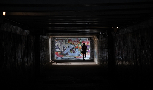 В Волжском вандалы нанесли граффити на дом по проспекту Ленина