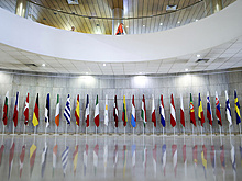 EUObserver: Венгрия и Словакия могут отстрочить новые санкции против РФ