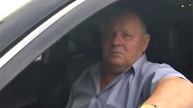 Видео: в Новосибирске водитель зампрокурора сообщил, что для него ПДД нет