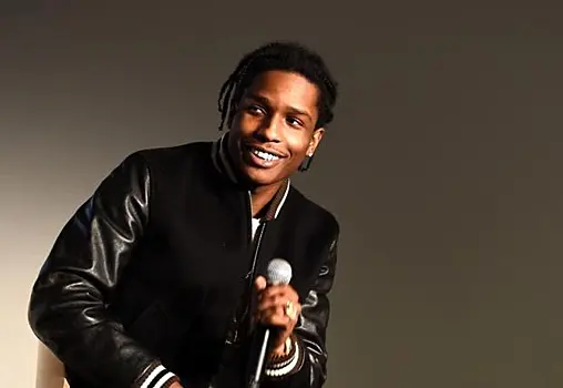 Рэпер A$AP Rocky вслед за Брэдом Питтом надел юбку