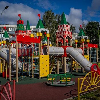 В Подмосковье по программе Губернатора уже установлено 162 детских игровых комплекса