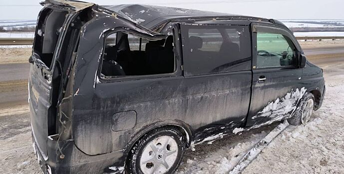 Четыре несовершеннолетних пассажира пострадали в ДТП на трассе в Ростовской области