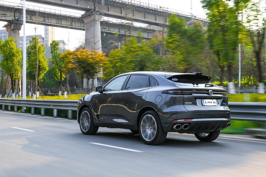 Блогер разобрал флагман Changan и сравнил его с Toyota Highlander