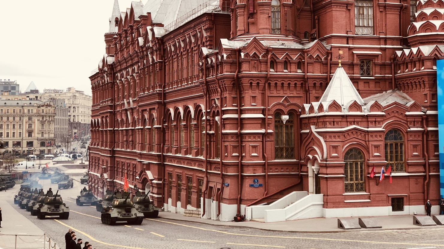 В Кремле опровергли сообщения об отмене парада Победы 9 мая