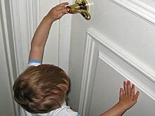 В Югре двухлетний ребенок закрылся в квартире