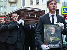 Гроб с телом актера Анатолия Лобоцкого вынесли под аплодисменты