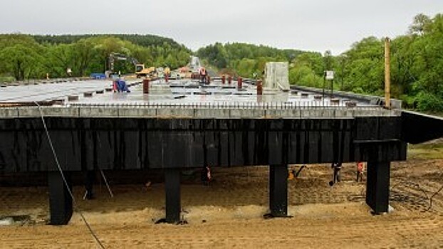 Мост через Яченку продолжают реконструировать