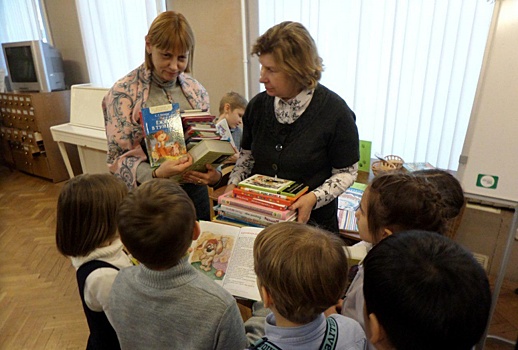 В детской библиотеке Хорошево-Мневников собрали более 40 книг во время акции книгодарения