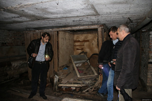 Подвал дома в Пскове на Вокзальной затапливает фекальными массами