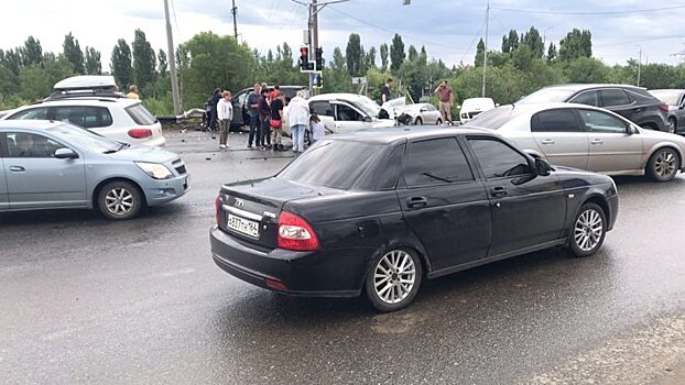 Стали известны подробности вчерашнего крупного ДТП в Волжском районе Саратова