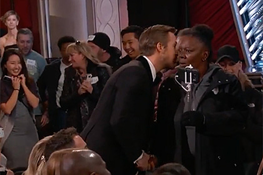 Поцеловавший шокированную туристку на «Оскаре» Райан Гослинг стал мемом