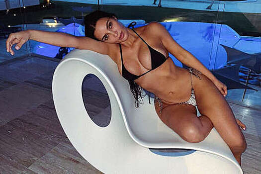 Звезда реалити-шоу Ким Кардашьян опубликовала фото в купальнике