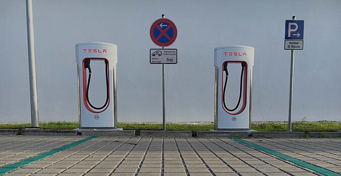 Суд разрешил акционерам Tesla подать иск против Илона Маска из-за покупки SolarCity