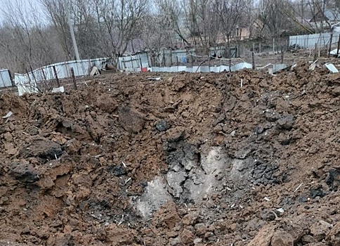 SHOT: разрушенный обломками беспилотника дом в Киреевске опечатали