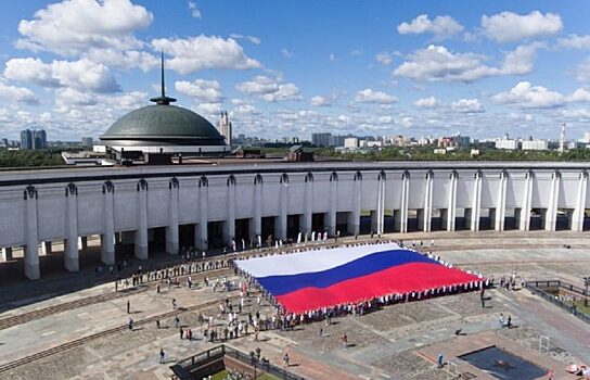 Жителей Тюменской области поздравили с Днём России