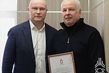 Директор МКСШ «Зеленоград» вручил сотрудникам грамоты и благодарности префекта