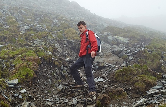 13-летний россиянин сорвался со скалы, делая красивую фотографию