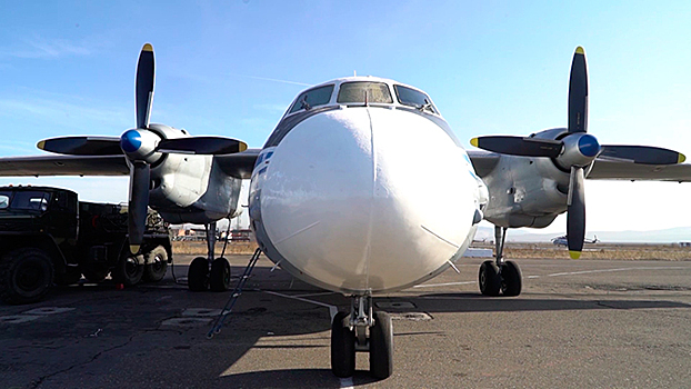 Экипажи Ан-26 впервые выполнили полеты над горами Тывы: видео