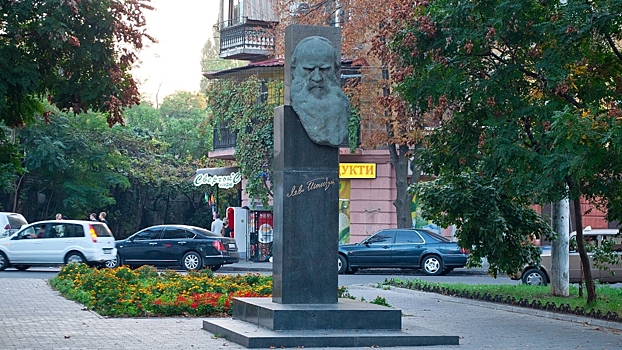 Одесситы выступили против переименования площади Льва Толстого
