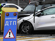 В Калининградской области Nissan влетел в автобус с людьми, и это попало на видео