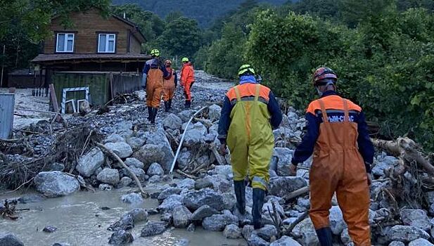 Из зон подтоплений в Крыму эвакуировали более 1700 человек