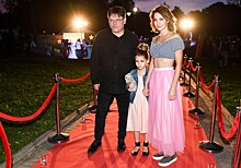 Актриса Евгения Брик рассказала, как они с Валерием Тодоровским относятся к гонорарам 11-летней дочери
