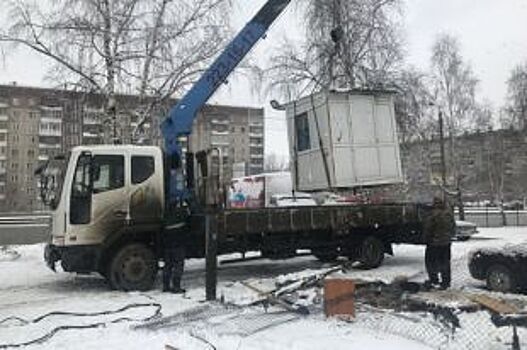Незаконную автостоянку на проспекте Победы снесли в Челябинске