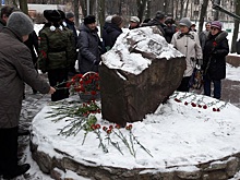 В сквере гвардии полковника Ерастова почтили память воевавших под Москвой
