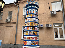 Печка-труба согревает москвичей: во дворике на Петровке появилась новая инсталляция