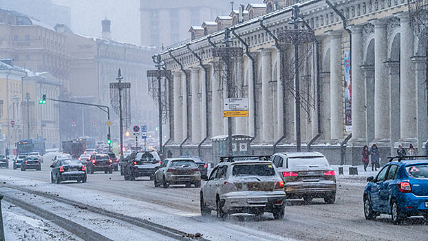 Московских водителей предупредили о гололедице на столичных дорогах