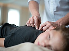 Что делать, если одно плечо выше другого? Отвечает врач