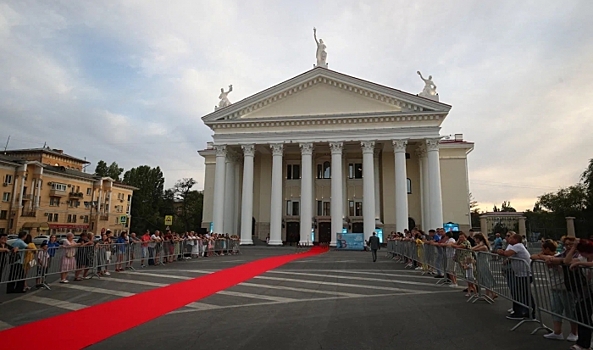 Первый кинофестиваль «Волгоградский факел» начался с красной дорожки