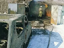 В Богатовском районе тушили гараж с машиной