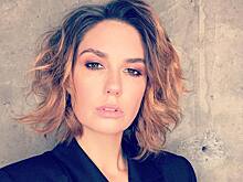 Агата Муцениеце показала архивное фото с отцом и сестрой