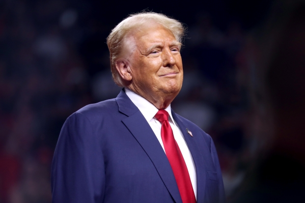 Без протокола и камер: зачем Зеленский добивается встречи с Трампом на саммите НАТО