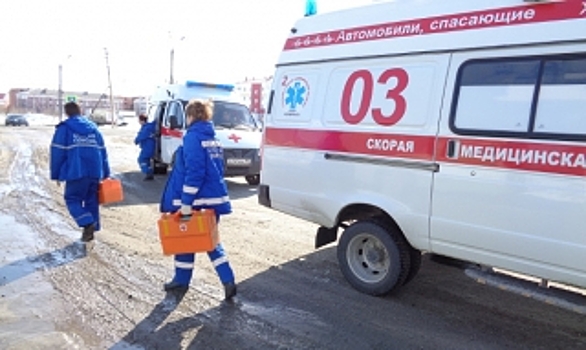 В Ноябрьске «опрокинулся» автобус с 30 пассажирами. У «скорой» задача отработать быстро и эффективно