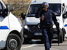 Автомобилист оскорбил военных во Франции и попытался их сбить