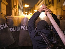 Протесты в Перу переросли в столкновения с полицией