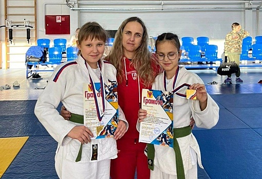 Воспитанницы выселковской спортшколы завоевали золото межрайонного соревнования по дзюдо