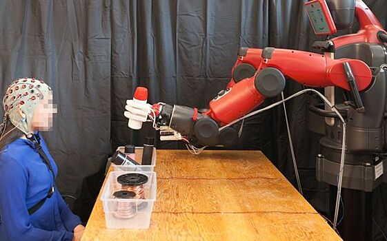 Робот Baxter может «читать мысли» человека