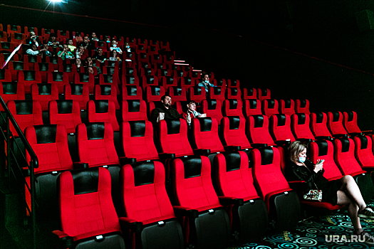 Продюсер «Елок-8» назвал причину отказа кинотеатров от проката