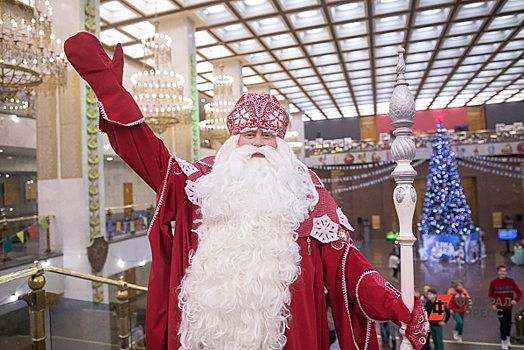 Стало известно, сколько россияне будут отдыхать в новогодние праздники