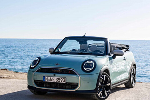 Новый MINI Convertible радует ярким оттенком Ocean Wave Green