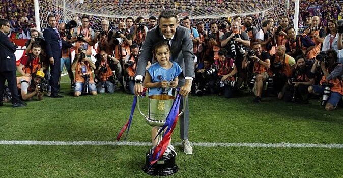 Игроки ФК «Барселона» выразили свои соболезнования экс-тренеру Луису Энрике