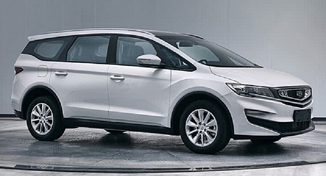 На дорожных тестах замечена новая вариация Geely Haoyue 2022: 6-местный салон и механическая КПП