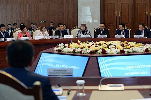 Президент Киргизии встретился с представителями бизнес-ассоциаций